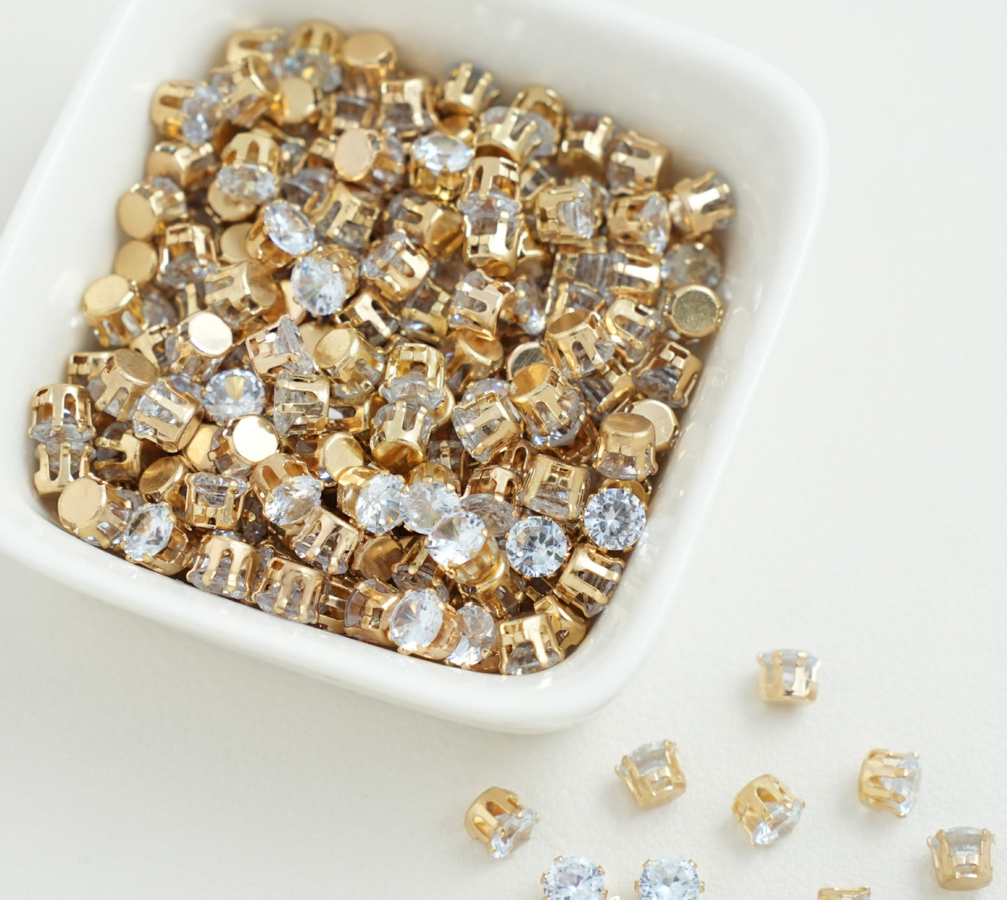 3/4/5mm Round Zircon（Golden bottom）